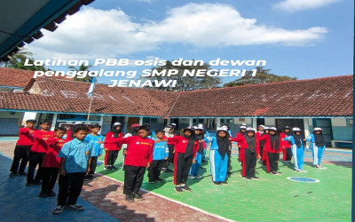 Latihan PBB antara OSIS dengan Dewan Penggalang SMP N 1 JENAWI