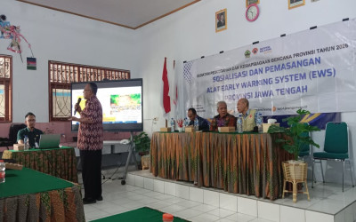 Sosialisasi dan Pemasangan Alat Early Warning System (EWS) di SMP N 1 Jenawi